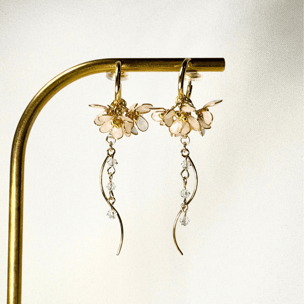 【銀木犀/ギンモクセイ】2wayフープイヤリング 揺れるホワイト 金属アレルギー対応 サージカルステンレス 受注生産 | 2枚目